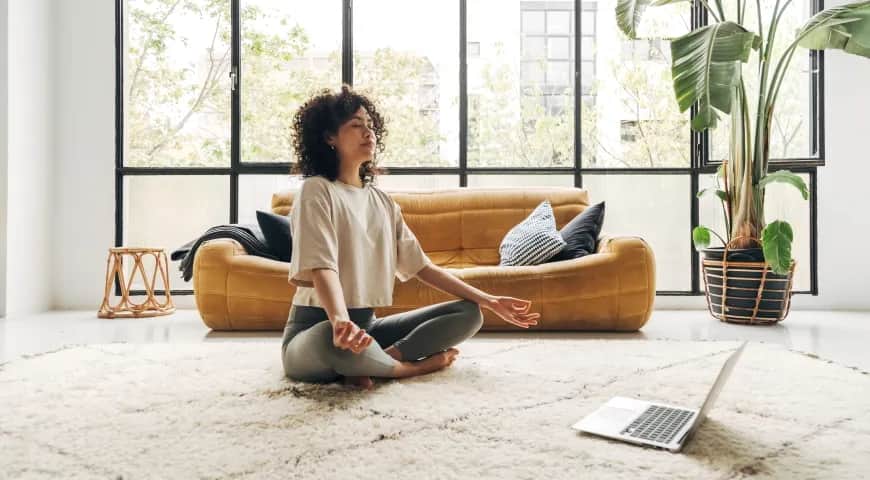 Medytacja na stres: skuteczne techniki redukcji napięcia krok po kroku