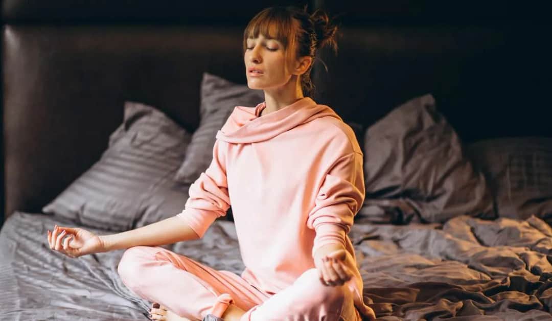Jak skutecznie medytować na sen: sprawdzone techniki na lepsze zasypianie